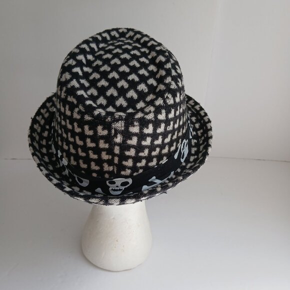 White Hearts on Black Wool Porkpie Hat with Skull Band NWT  ~ Very Cute! - Picture 2 of 7